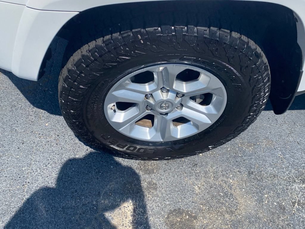 Used 2021 Toyota 4Runner SR5 AWD/4WD image 19