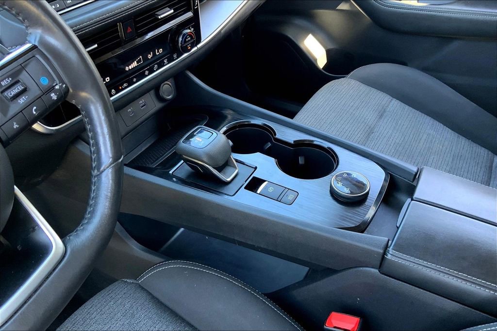 Used 2021 Nissan Rogue SV image 13