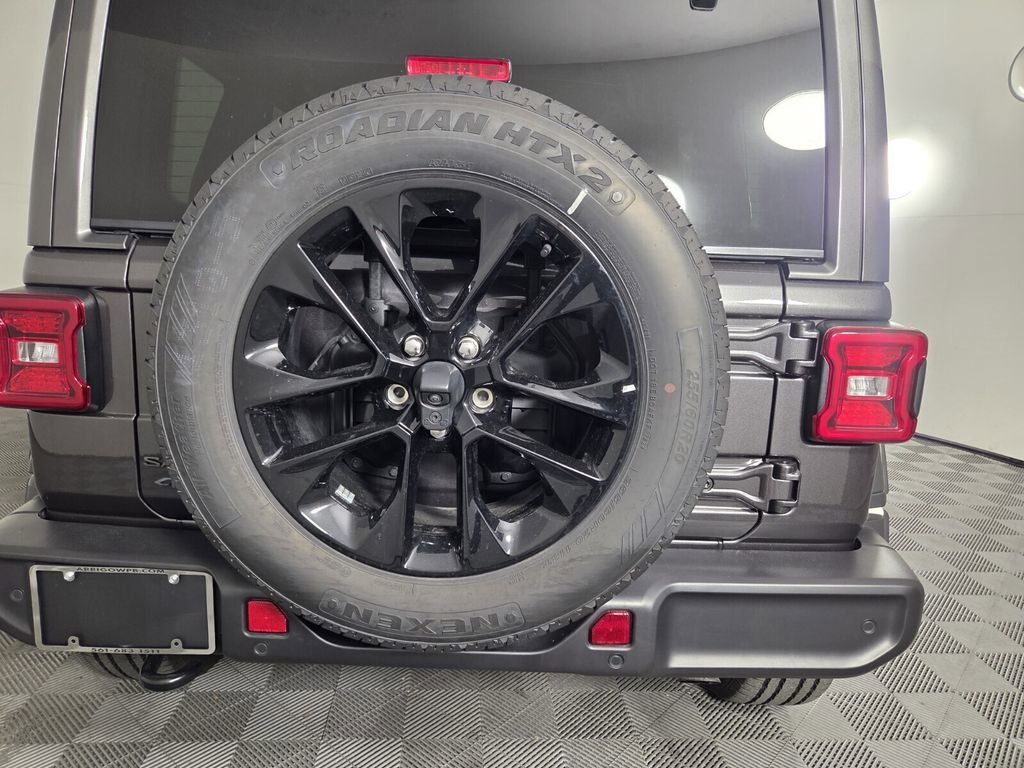 Certified 2025 Jeep Wrangler Sahara w/ Safety Group image 27