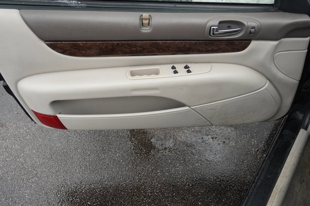 Used 2005 Chrysler Sebring Limited w/ Electronics Convenience Group image 7