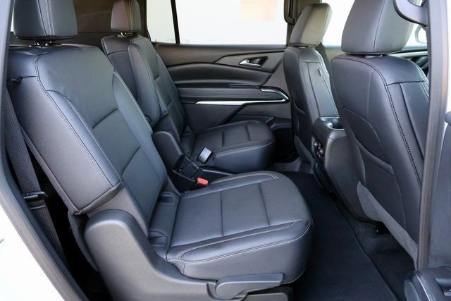 Used 2025 Chevrolet Traverse LT image 22