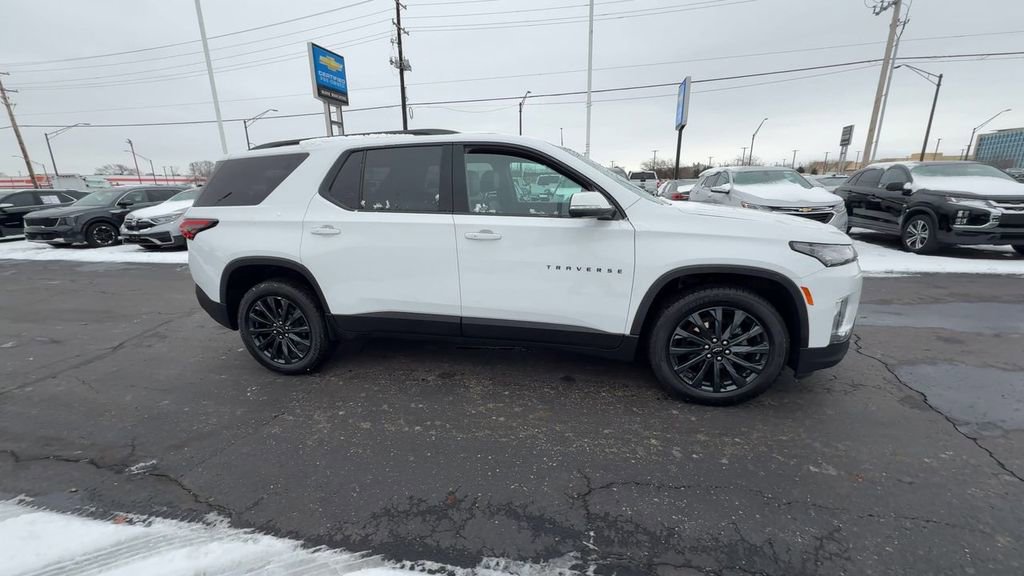 Used 2023 Chevrolet Traverse RS image 9