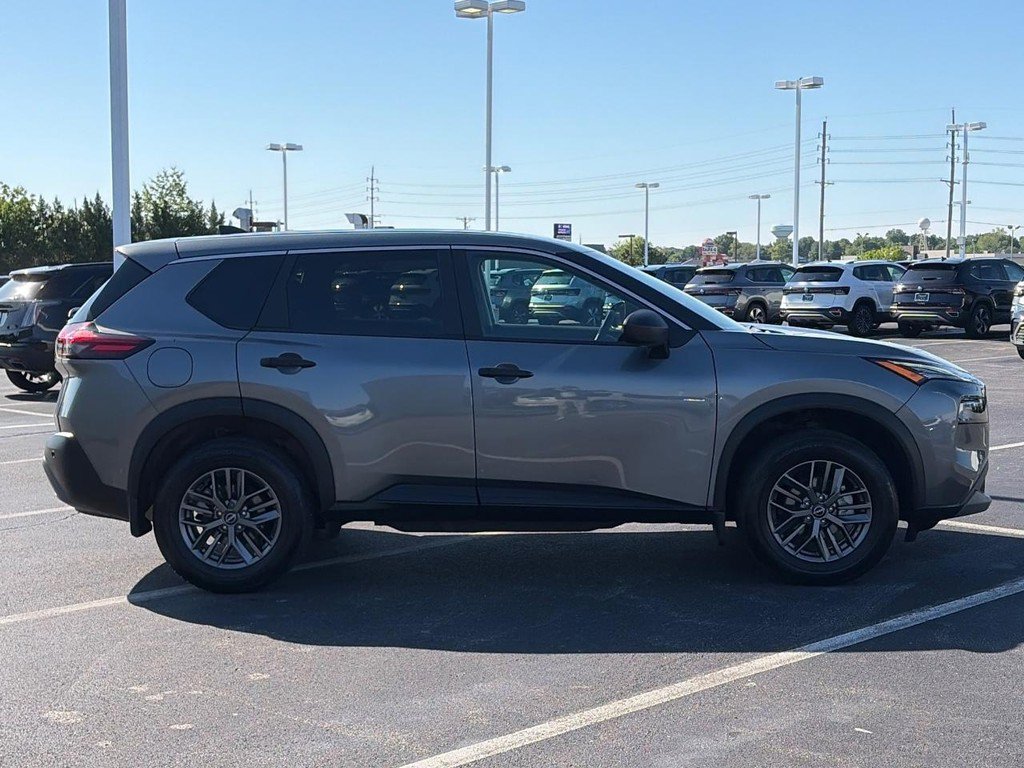 Used 2023 Nissan Rogue S AWD/4WD image 4
