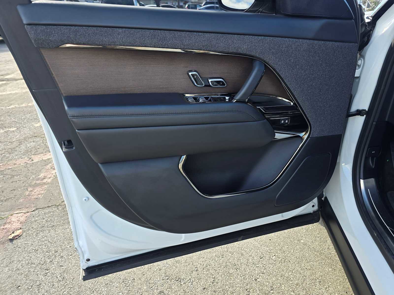 Used 2023 Land Rover Range Rover Sport SE Dynamic image 23