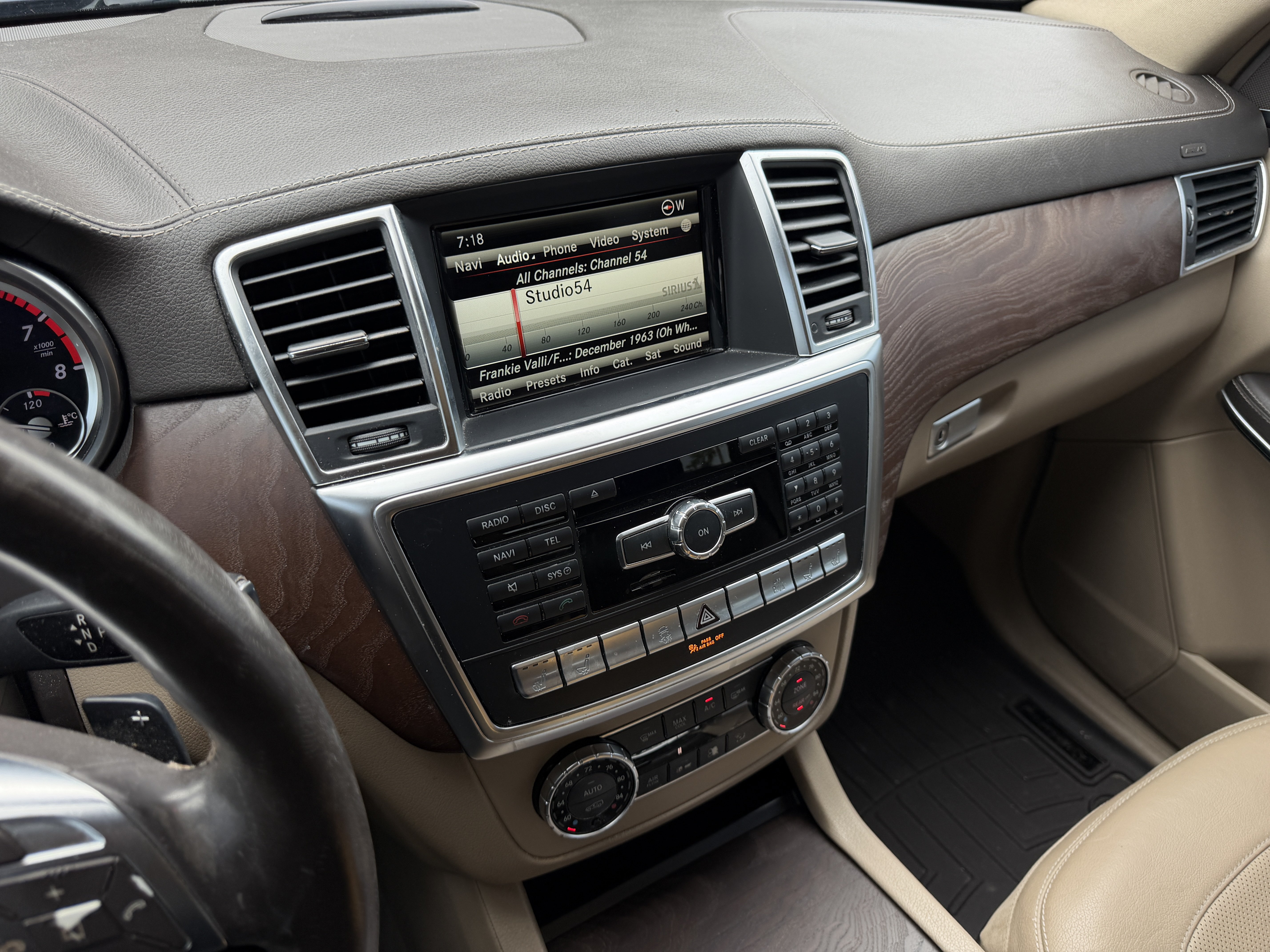 Used 2015 Mercedes-Benz GL 550 4MATIC image 31