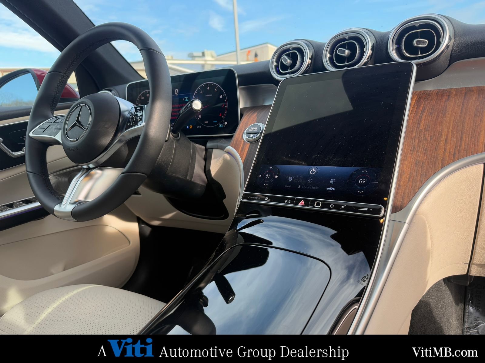 Certified 2025 Mercedes-Benz GLC 300 4MATIC image 31