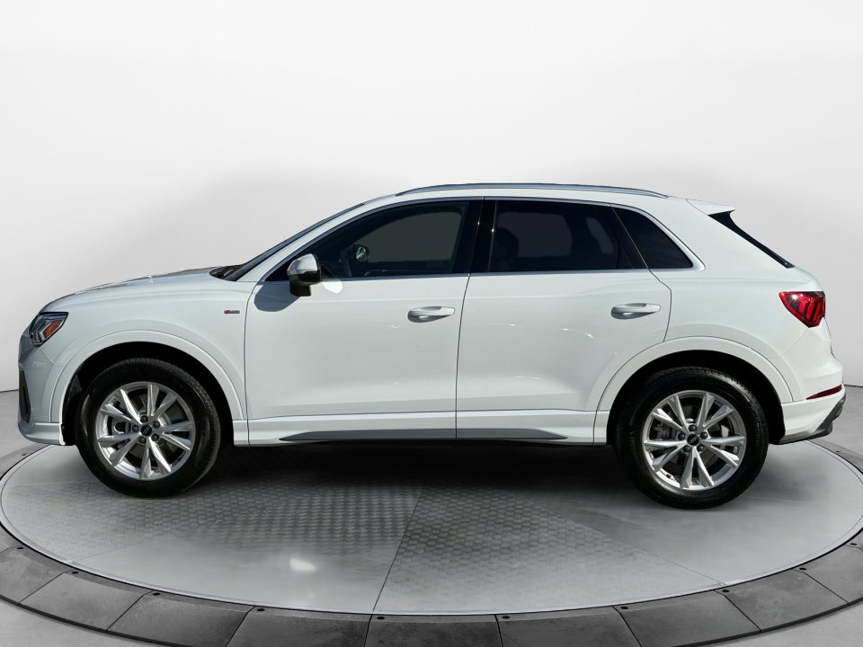 Certified 2025 Audi Q3 2.0T Premium Plus w/ Premium Plus Package image 4
