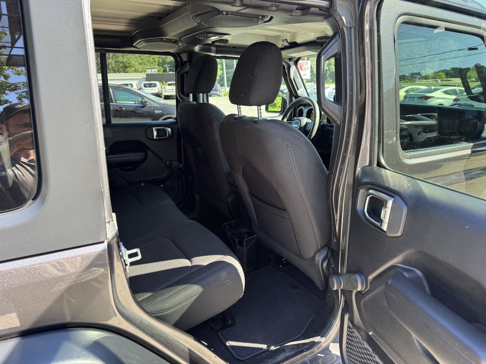 Used 2018 Jeep Wrangler Unlimited Sport AWD/4WD image 12