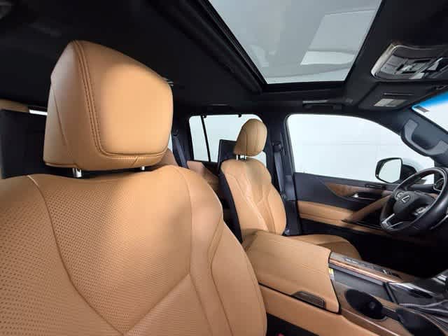 Used 2023 Lexus LX 600 4WD w/ Accessory Package (Z1) image 31