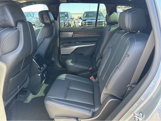 New 2026 Cadillac Vistiq Luxury image 14