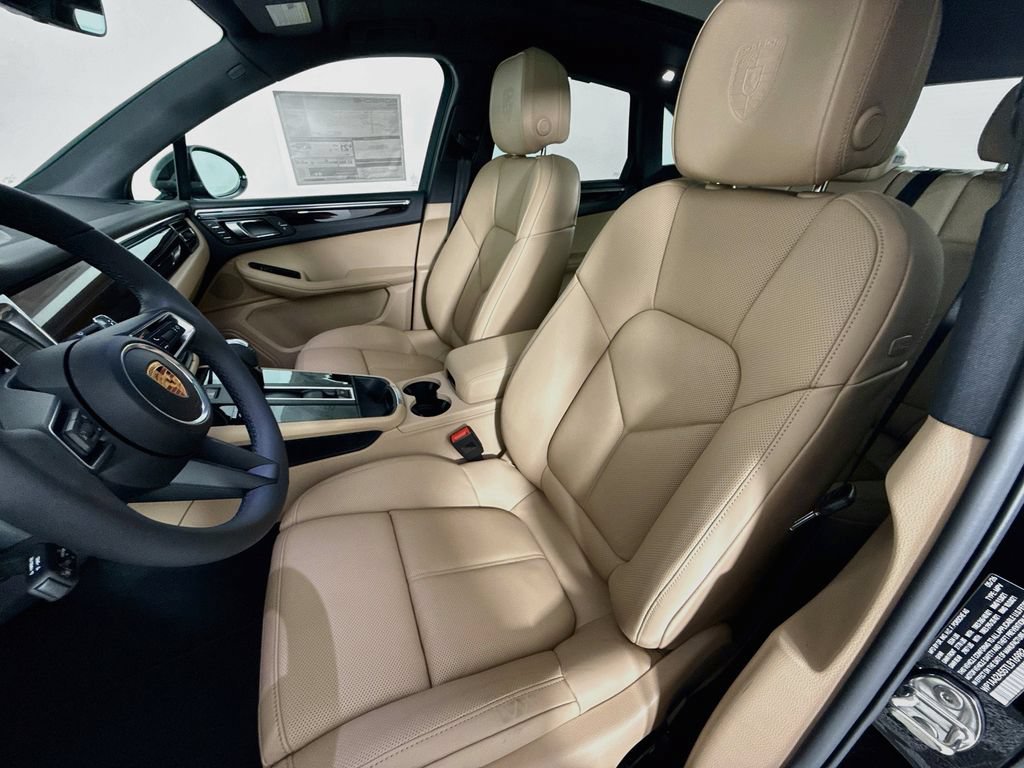 New 2026 Porsche Macan AWD/4WD image 5