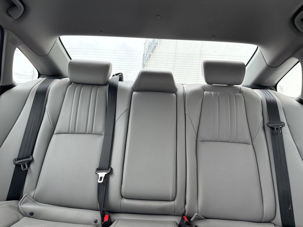 Used 2018 Honda Accord EX-L image 9