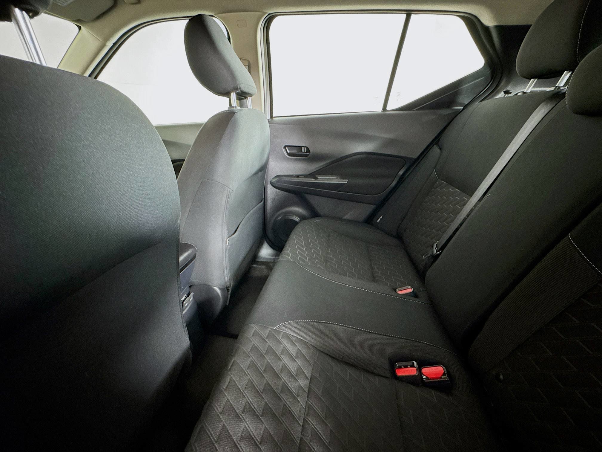 Used 2022 Nissan Kicks S image 24