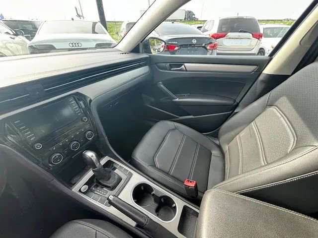 Used 2020 Volkswagen Passat 2.0T SE FWD image 14