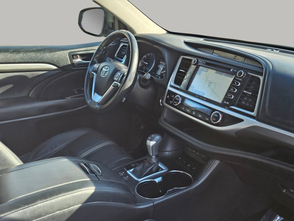 Used 2017 Toyota Highlander SE image 27