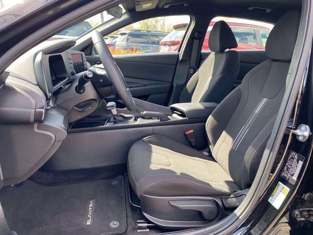 Used 2025 Hyundai Elantra Sport image 24