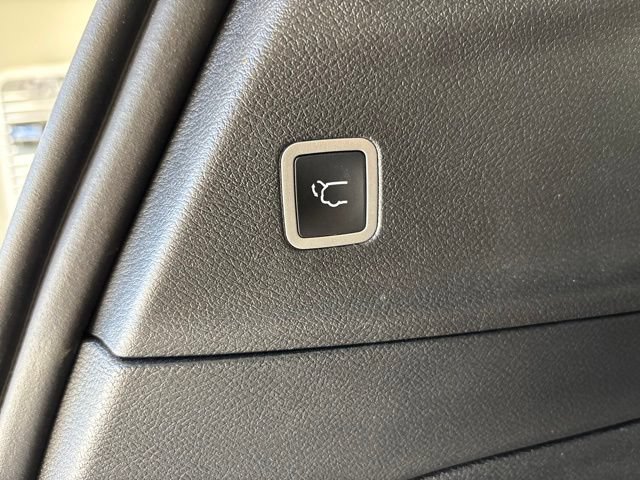 Used 2025 Chrysler Pacifica Select FWD image 26