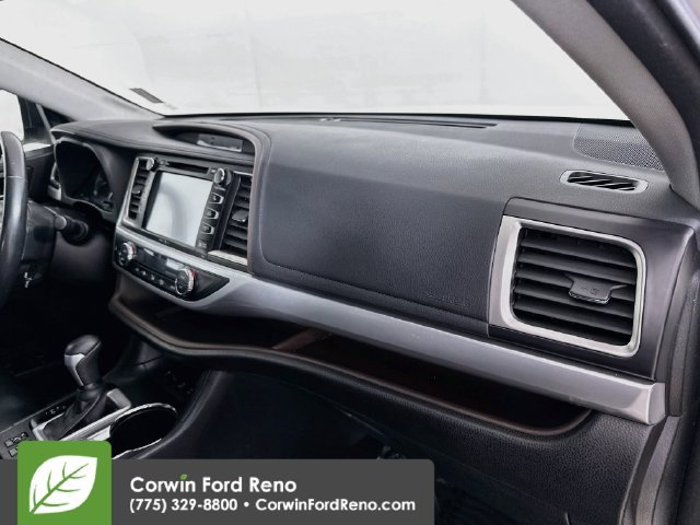 Used 2015 Toyota Highlander XLE AWD/4WD image 34