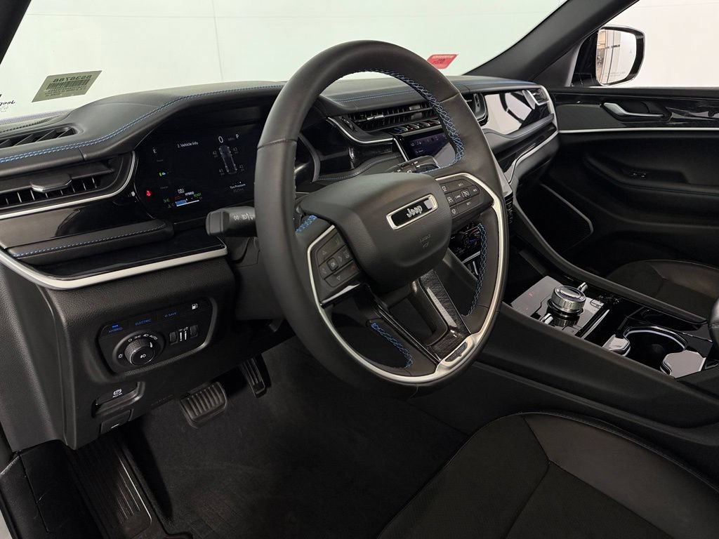Used 2023 Jeep Grand Cherokee Trailhawk AWD/4WD image 23