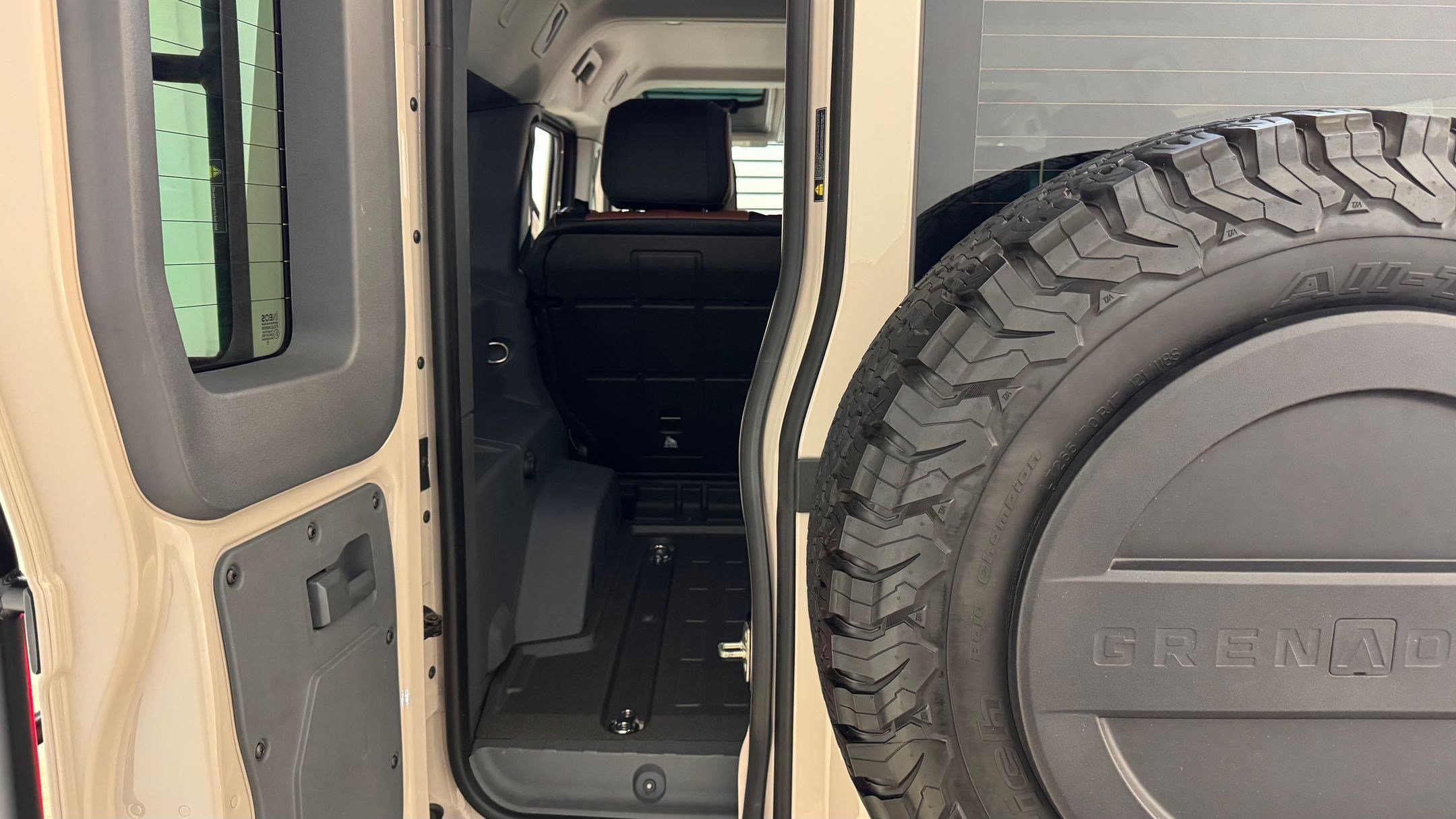 Used 2024 INEOS Grenadier Fieldmaster Edition image 19