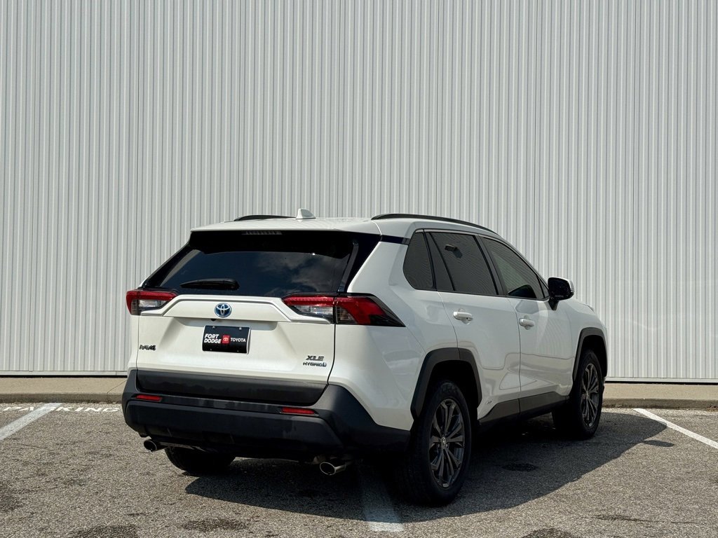 Used 2022 Toyota RAV4 XLE Premium image 5