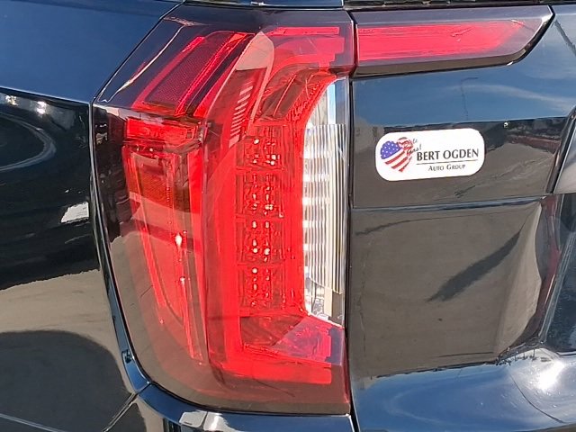 Used 2023 GMC Yukon XL Denali Ultimate image 8