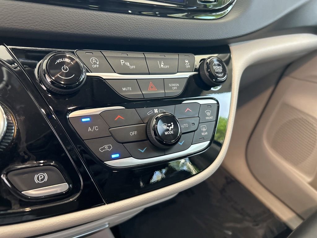 Used 2024 Chrysler Pacifica Touring-L FWD image 49