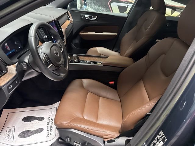 Used 2022 Volvo XC60 B5 Momentum image 6
