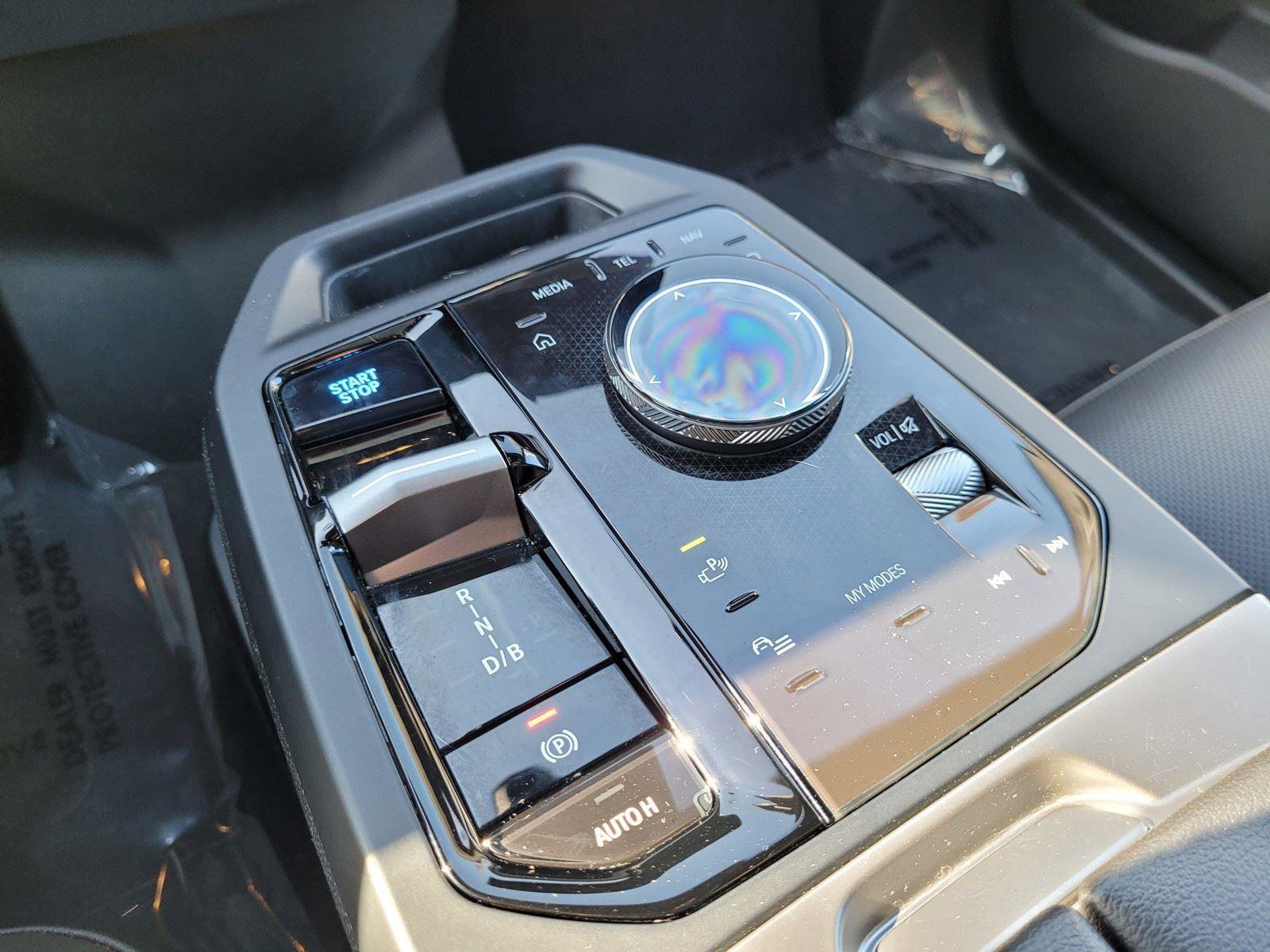 Certified 2025 BMW iX xDrive50 w/ Premium Package image 27