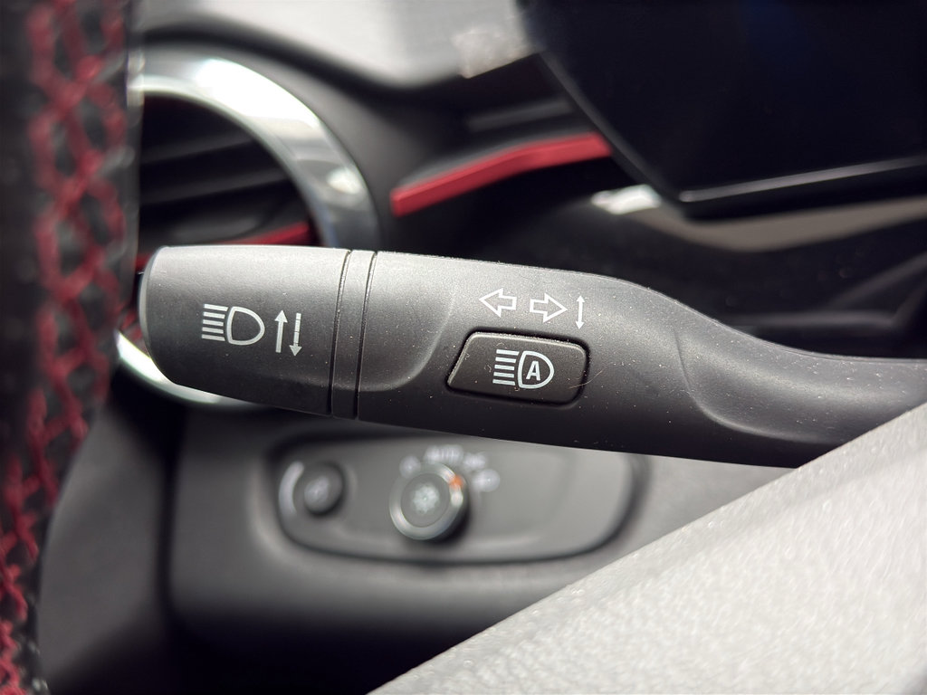 Used 2025 Chevrolet Trax RS w/ Sunroof Package image 21