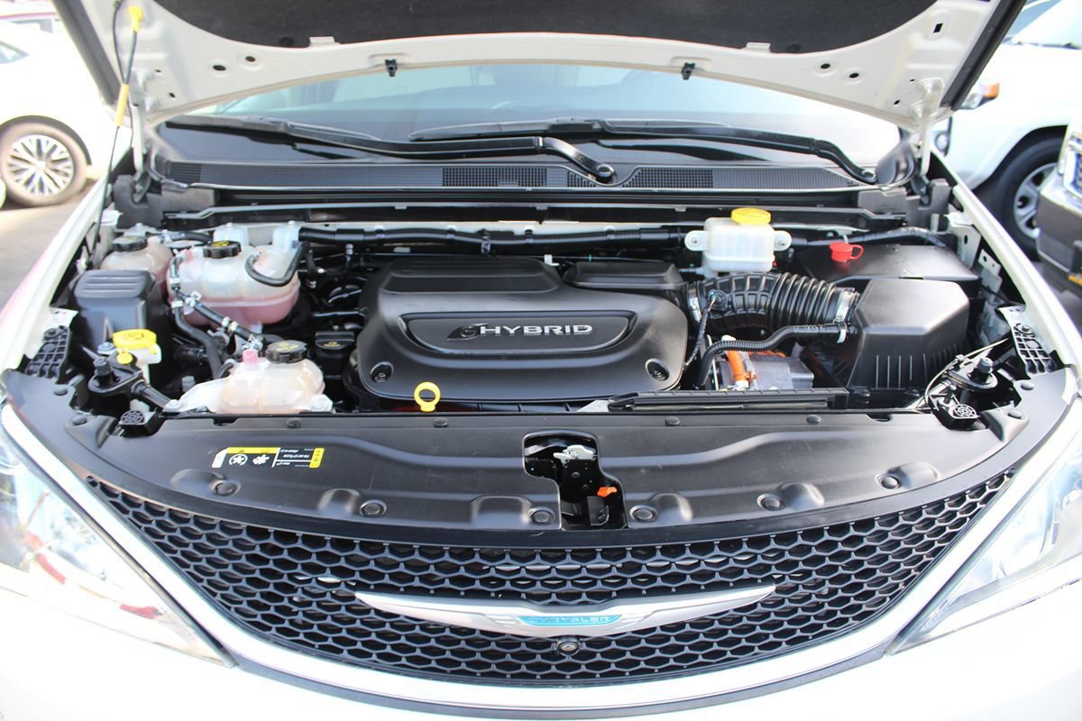 Used 2020 Chrysler Pacifica Limited w/ Advanced Safetytec Group FWD image 42