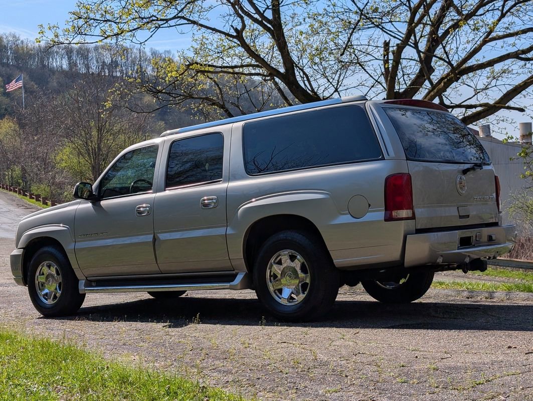 Used 2004 Cadillac Escalade ESV AWD image 29