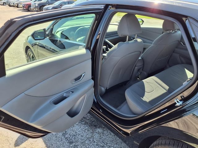 Used 2025 Hyundai Elantra SEL FWD image 71