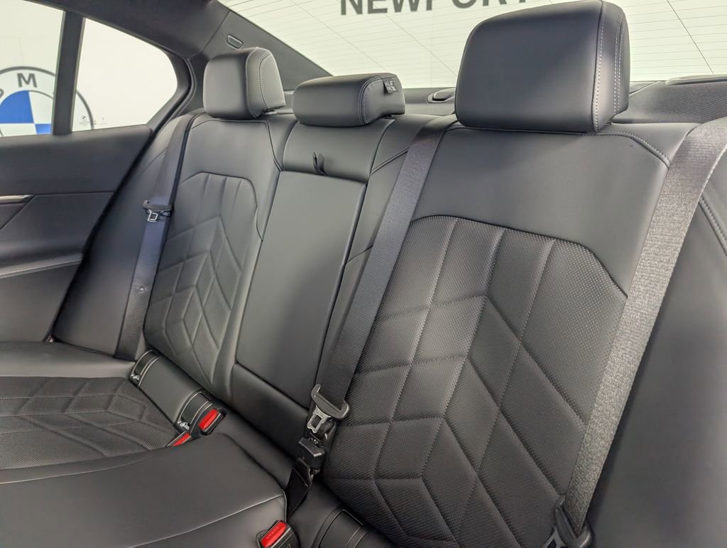 Certified 2026 BMW 550e xDrive image 17