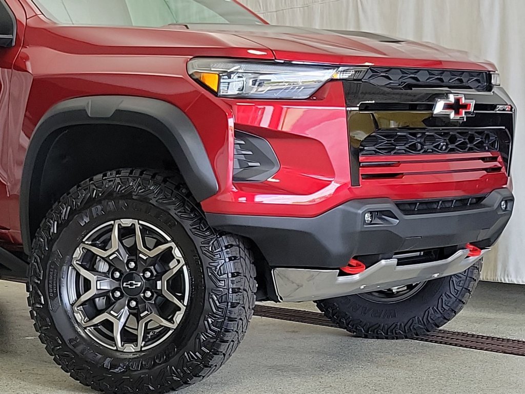 Certified 2024 Chevrolet Colorado ZR2 w/ ZR2 Convenience Package III image 2