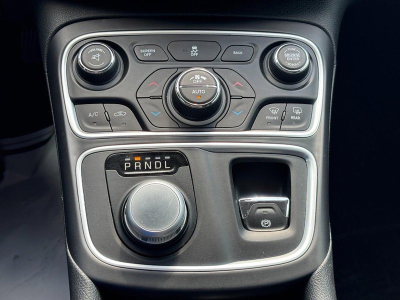Used 2016 Chrysler 200 Limited w/ Convenience Group image 22