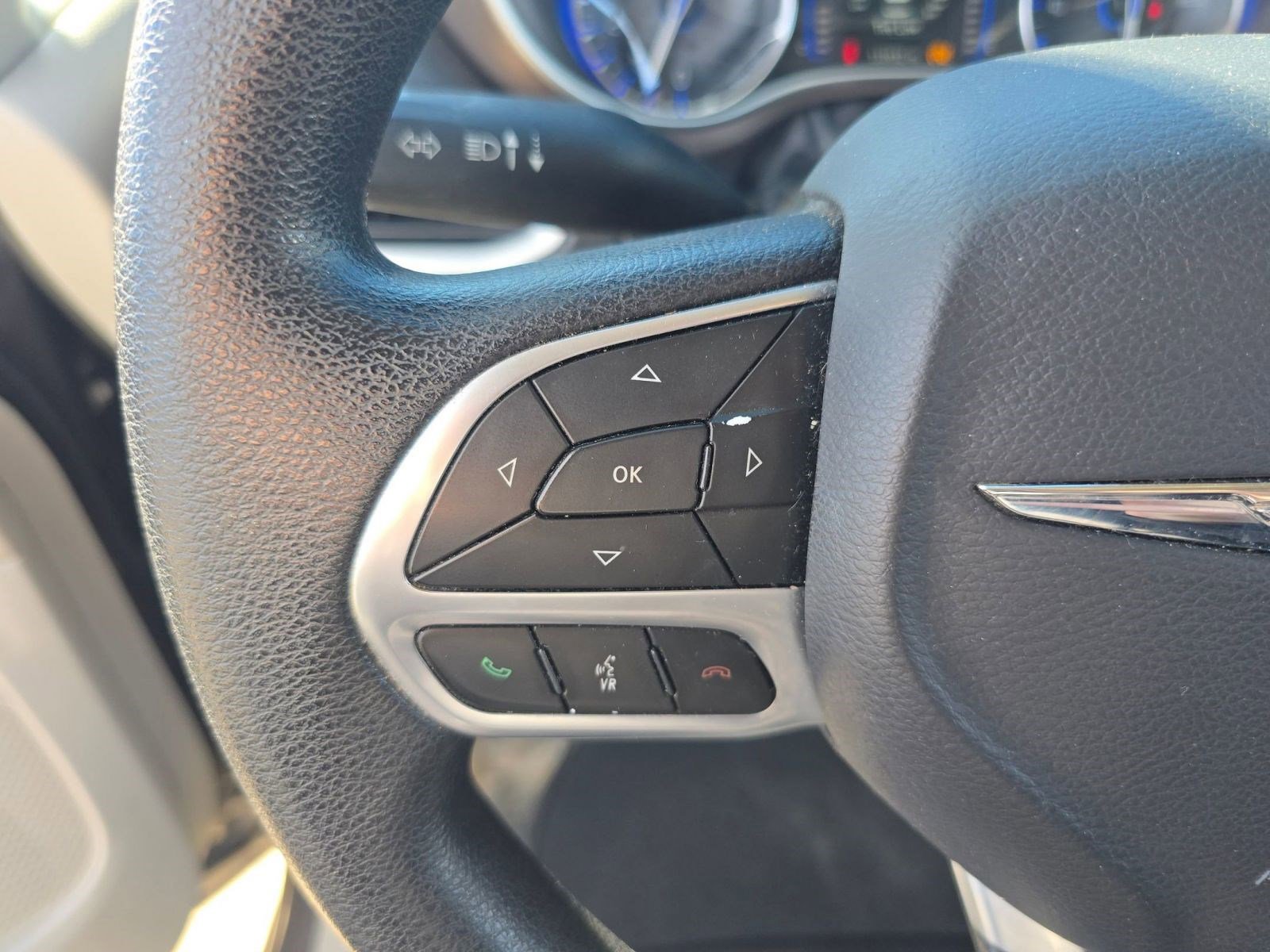 Used 2020 Chrysler Voyager Lxi image 14