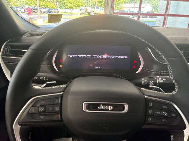 Certified 2025 Jeep Grand Cherokee L Laredo AWD/4WD image 40