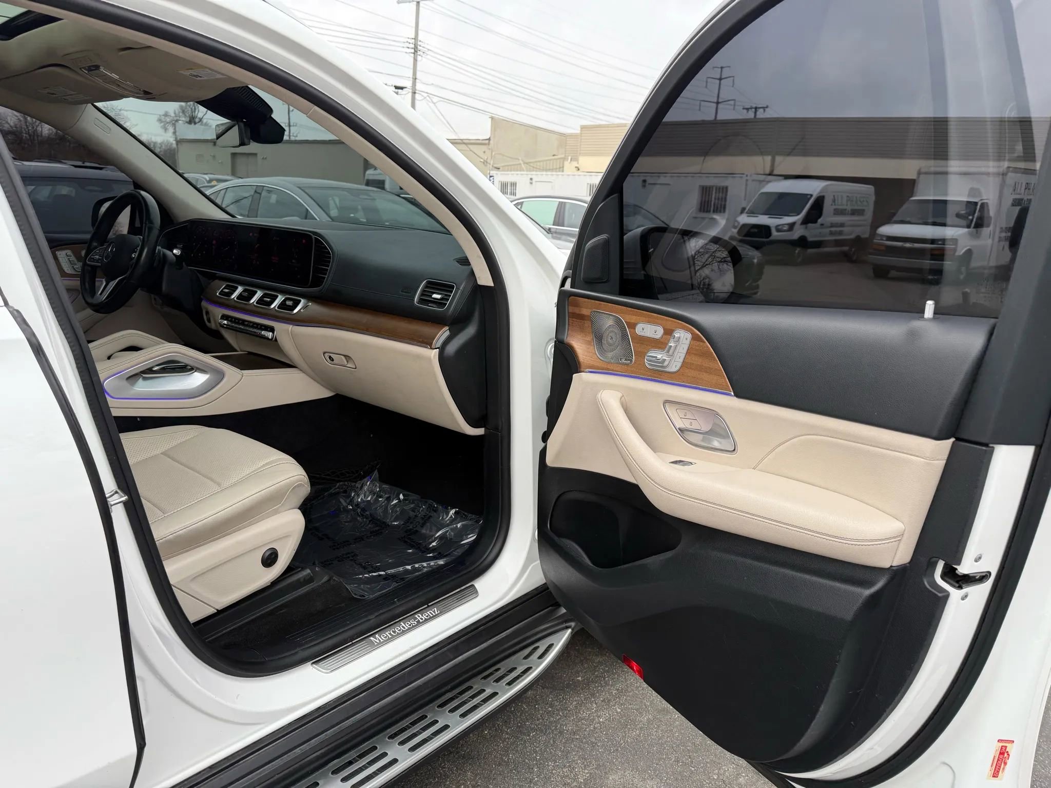 Used 2021 Mercedes-Benz GLS 450 4MATIC image 24