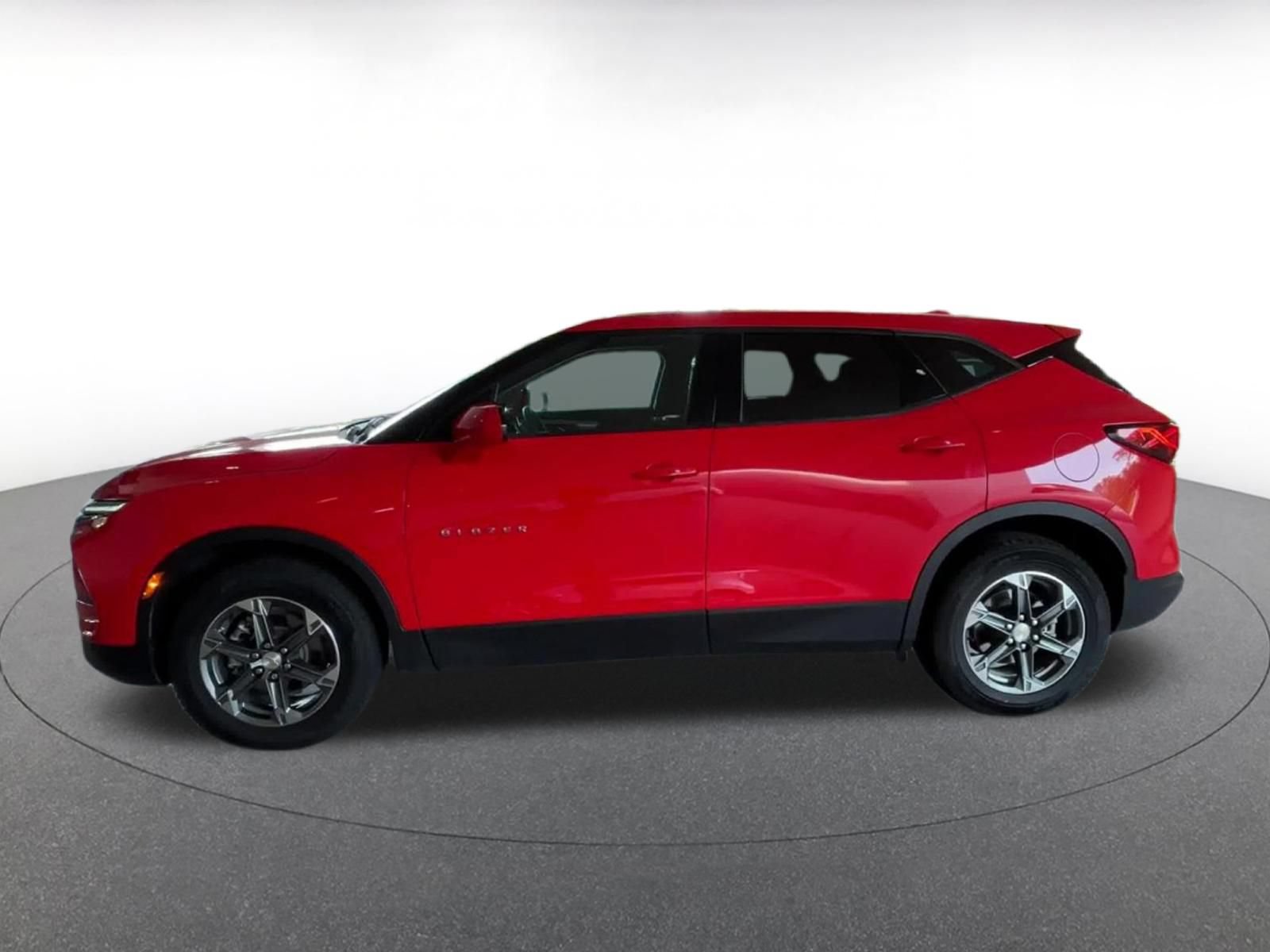 Used 2025 Chevrolet Blazer LT FWD image 7