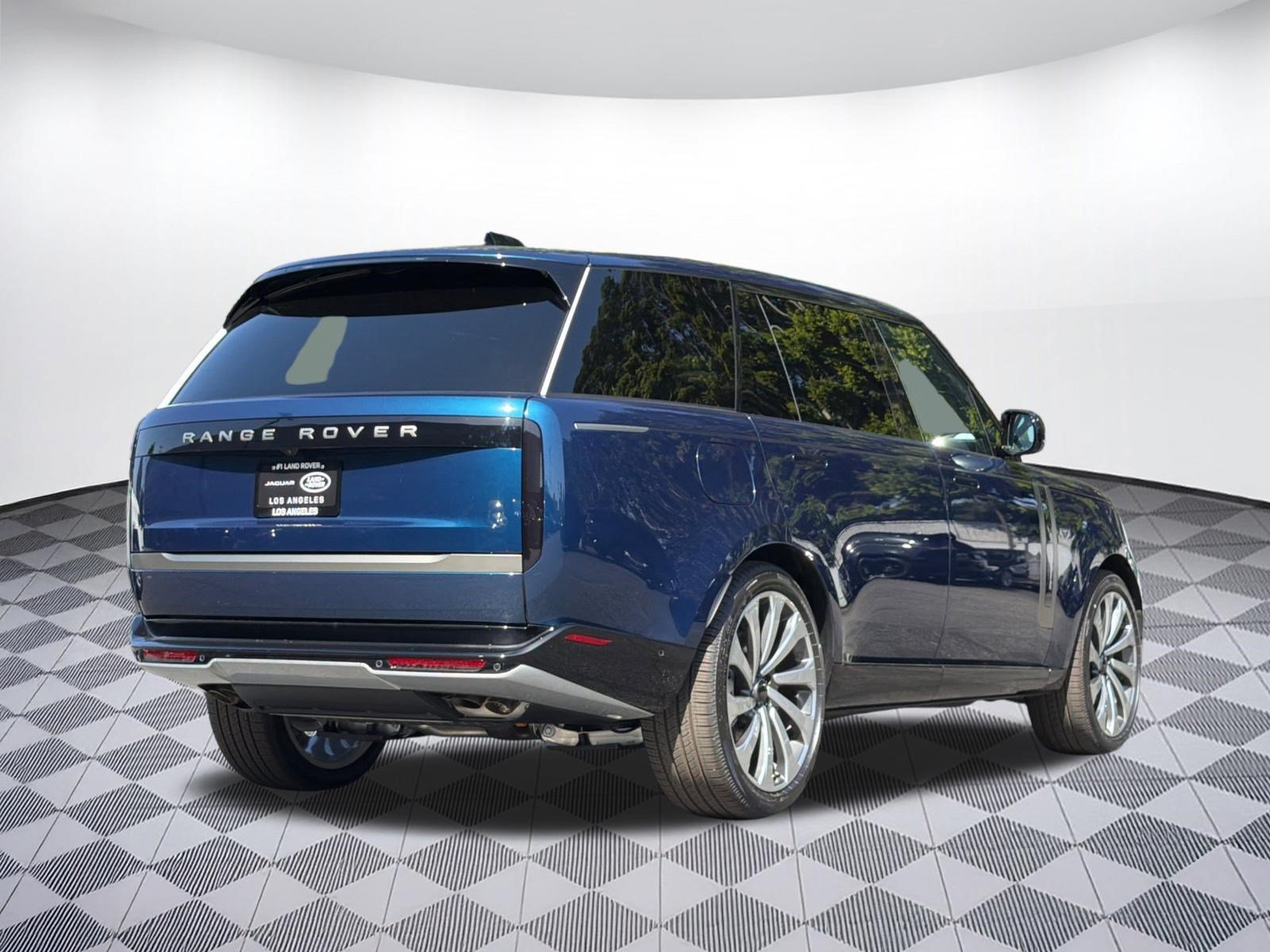 New 2026 Land Rover Range Rover Long Wheelbase SE AWD/4WD image 9