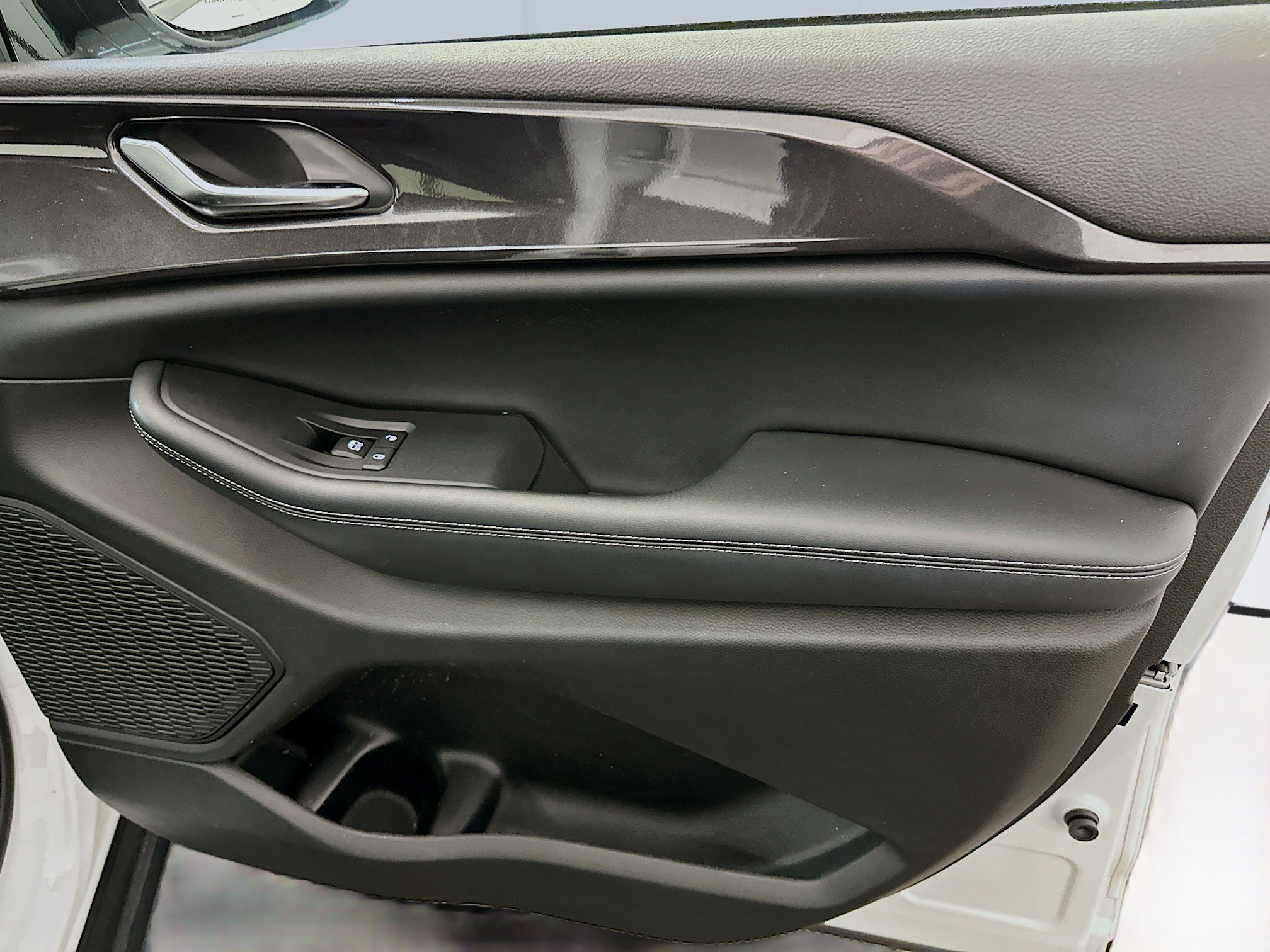 Used 2023 Jeep Grand Cherokee L Laredo image 35