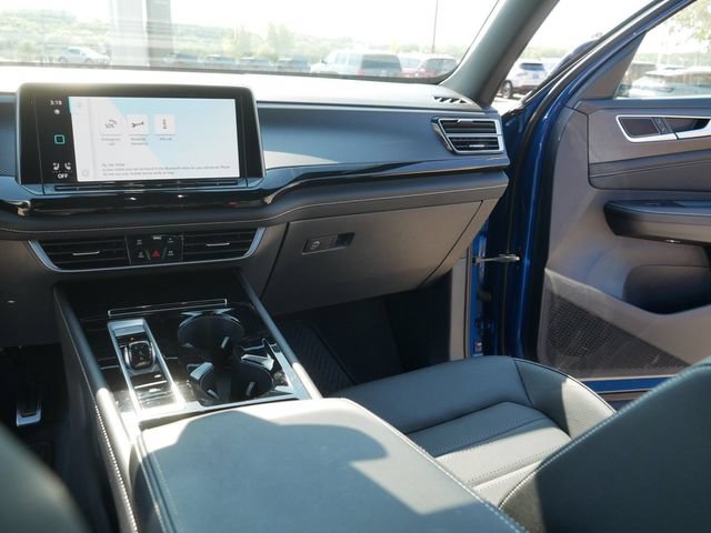 Certified 2026 Volkswagen Atlas Cross Sport SEL R-Line AWD/4WD image 23