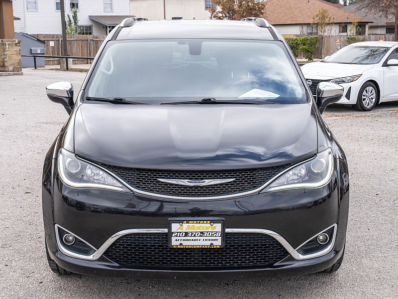 Used 2019 Chrysler Pacifica Limited FWD image 2