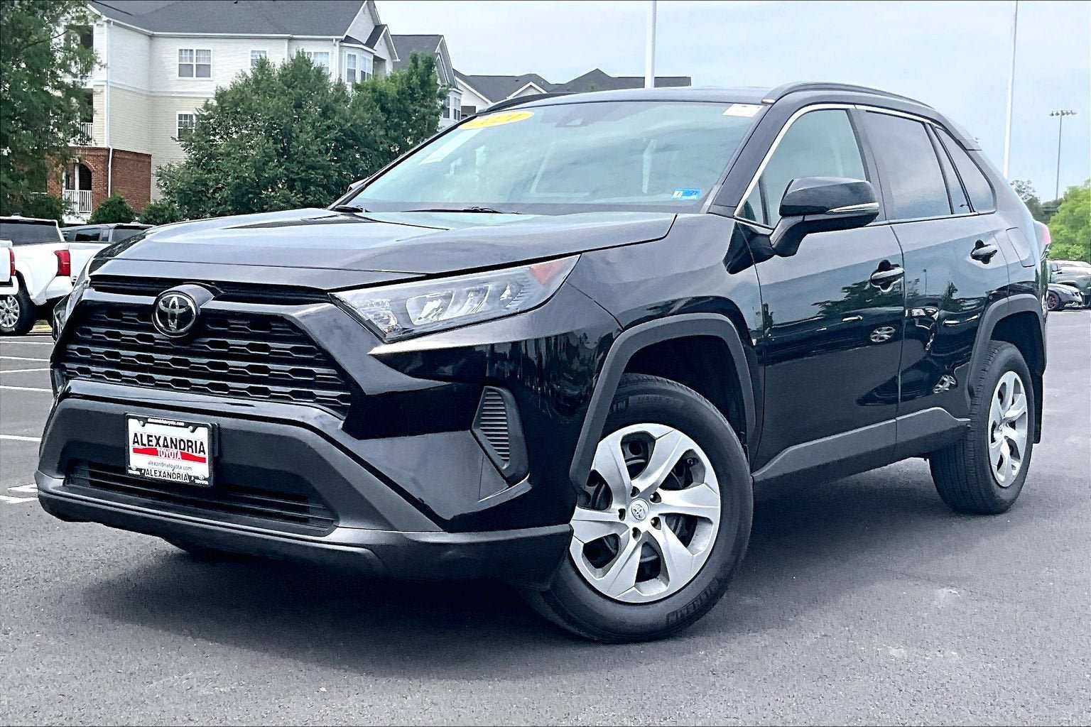 Used 2021 Toyota RAV4 LE AWD/4WD image 1