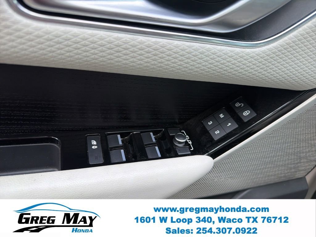 Used 2019 Land Rover Range Rover Velar R-Dynamic SE AWD/4WD image 11