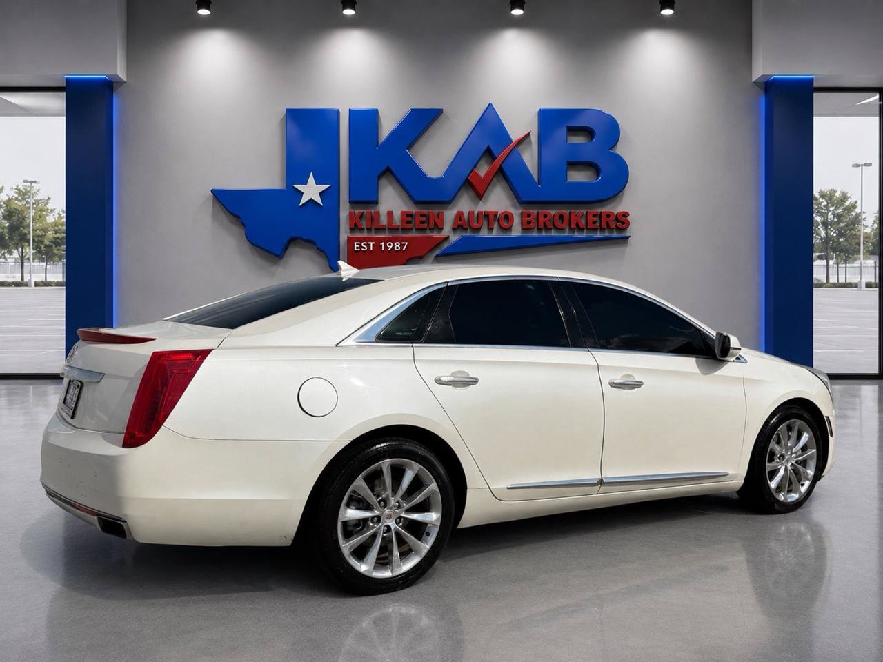 Used 2013 Cadillac XTS Luxury FWD image 4