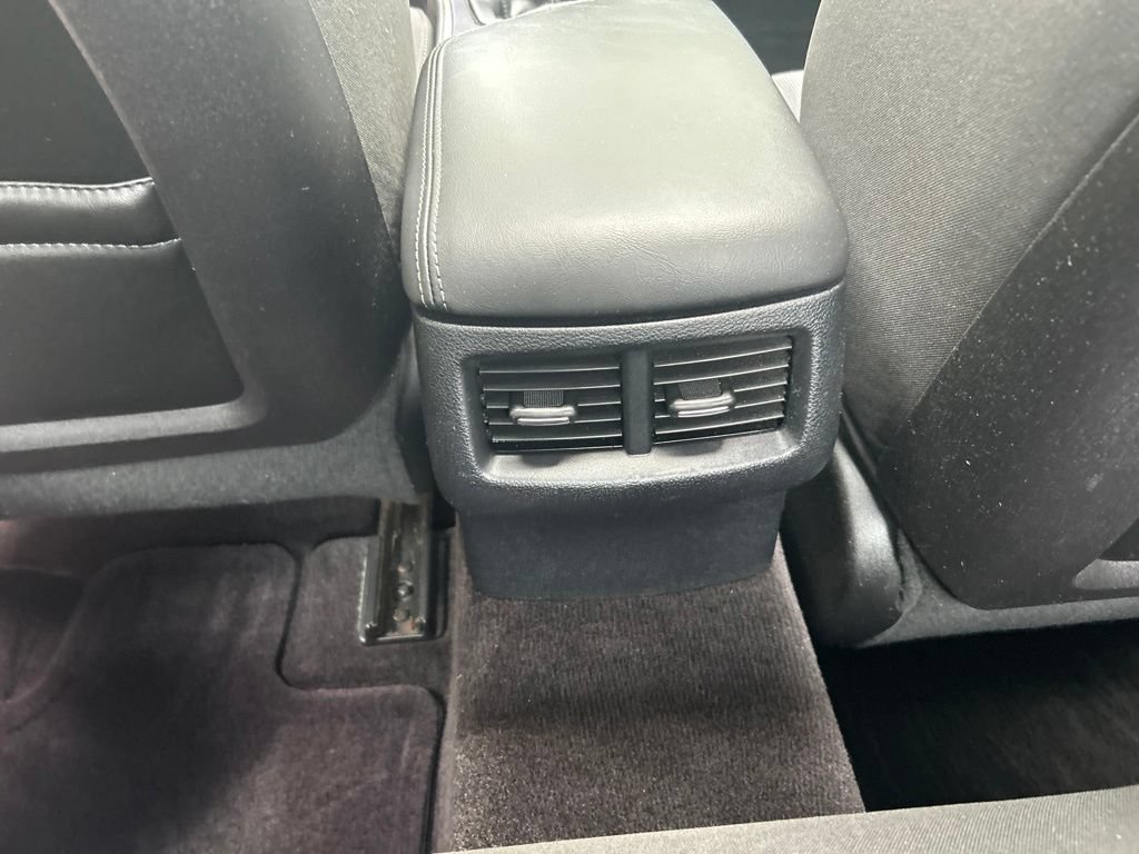 Used 2016 Dodge Challenger R/T RWD image 18
