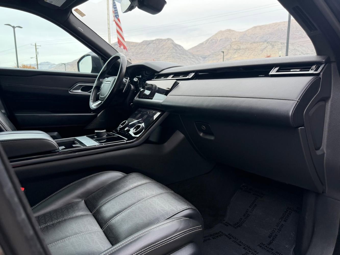 Used 2018 Land Rover Range Rover Velar R-Dynamic HSE image 29