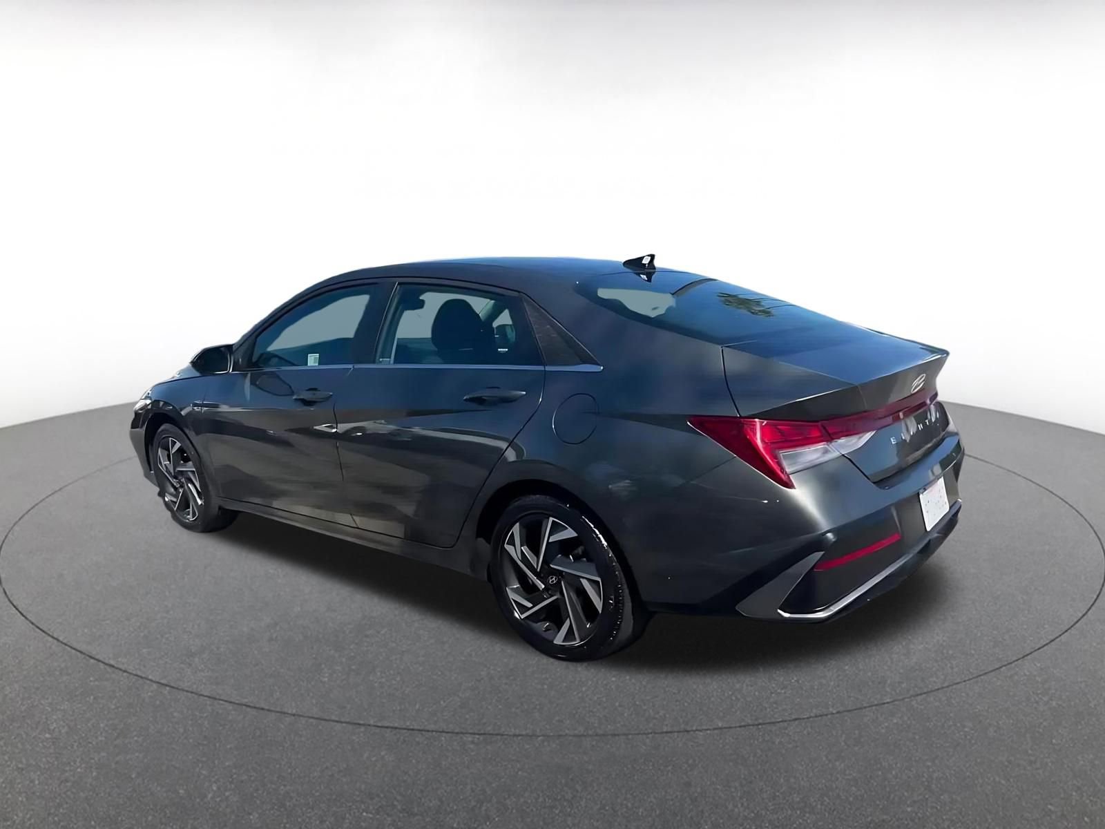 Used 2025 Hyundai Elantra SEL image 10